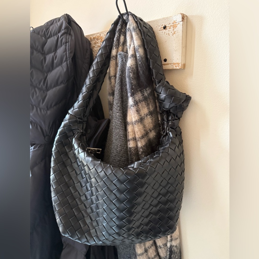 Black target purse
